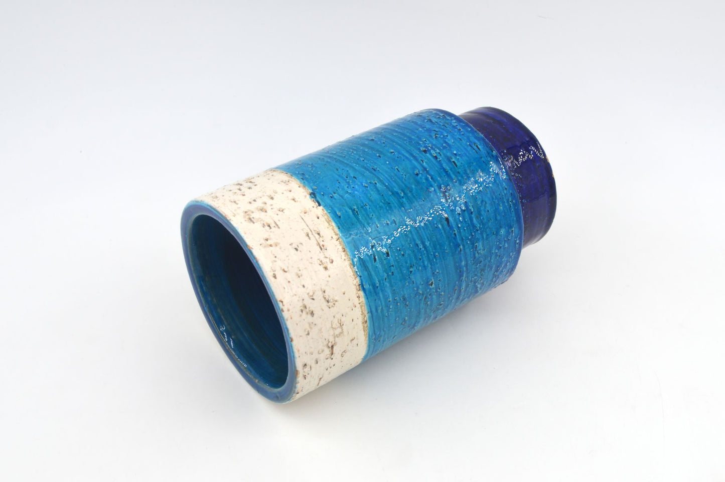 Seltene 1960s Rimini Blue Bitossi Keramik Vase 5/18 Design Aldo Londi Mid-Century Modern Design mit blauer und weißer Fat-Lava Glasur