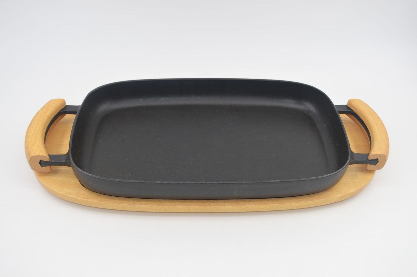 Große XL Mid-Century Richard Nissen Gusseisen Grillpfanne / Auflaufform M 4323 1970s dänischer MCM Designklassiker – Novo Nordisk skandinavisches modernes Design