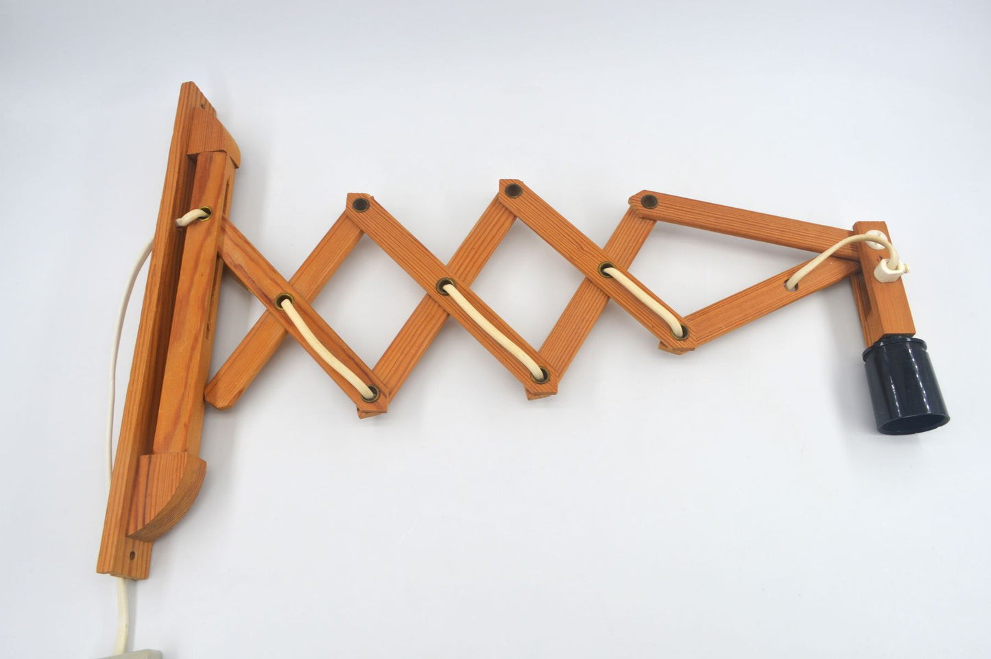 Dänische Vintage Design Scherenlampe – 1960s Mid-Century Design Wandlampe aus Holz - Skandinavischer MCM Designklassiker