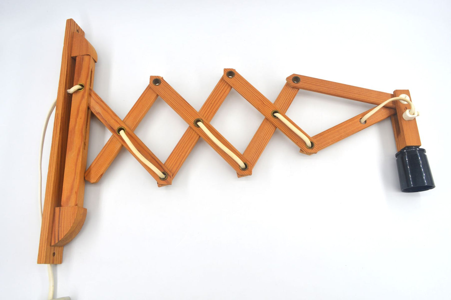 Dänische Vintage Design Scherenlampe – 1960s Mid-Century Design Wandlampe aus Holz - Skandinavischer MCM Designklassiker