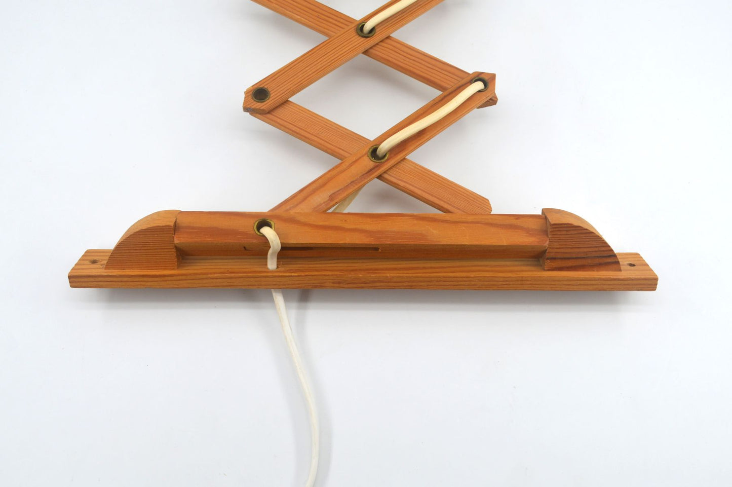 Dänische Vintage Design Scherenlampe – 1960s Mid-Century Design Wandlampe aus Holz - Skandinavischer MCM Designklassiker