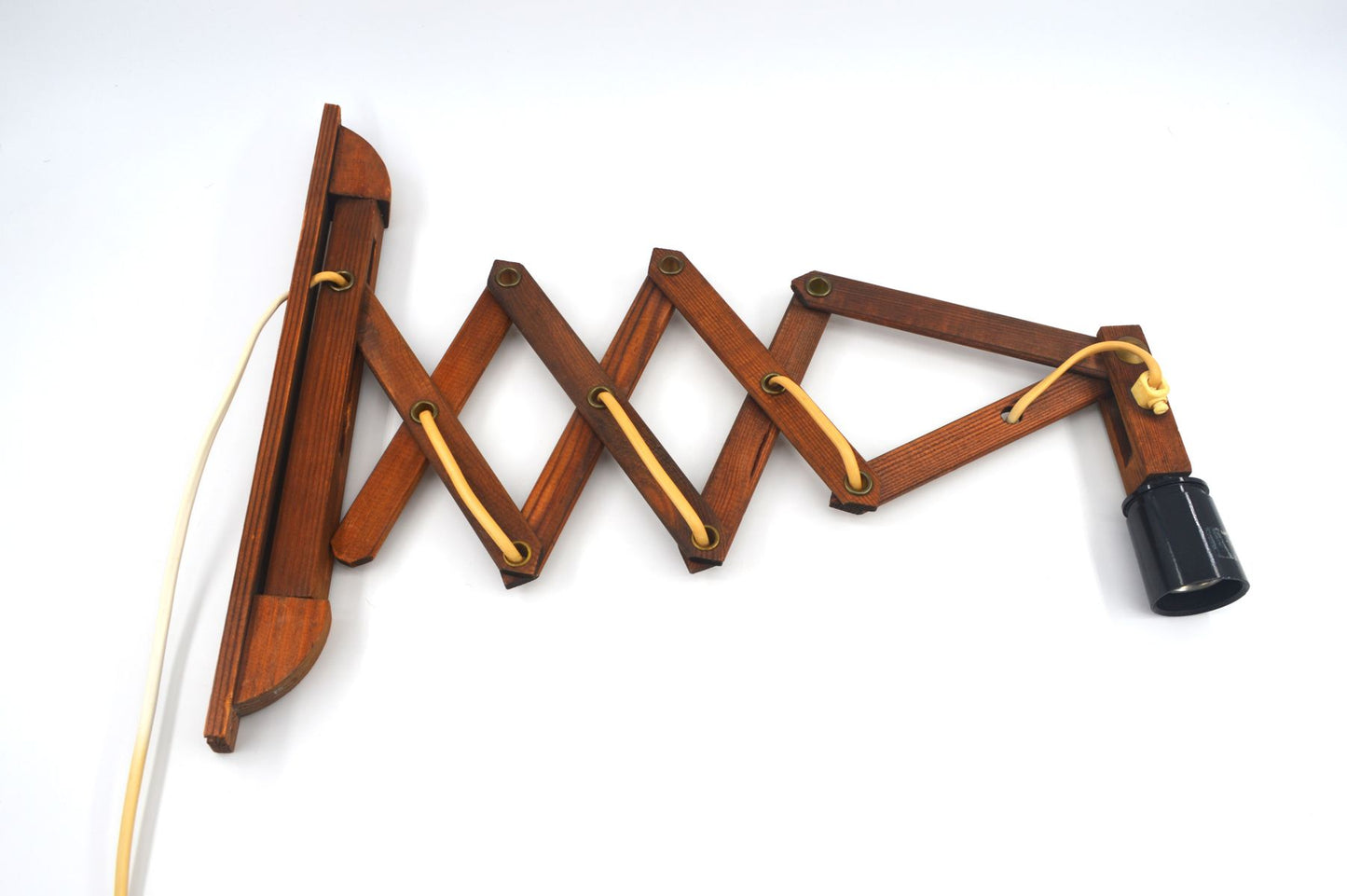 Dänische Mid-Century Scherenarm Wandlampe aus Holz – 1960s Vintage Design Wandlampe Skandinavischer MCM Designklassiker