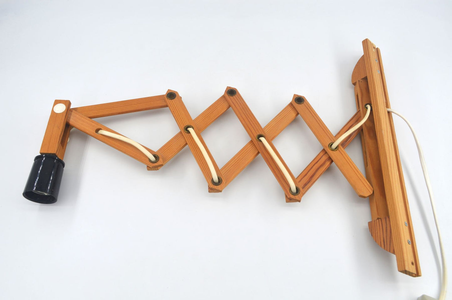Dänische Vintage Design Scherenlampe – 1960s Mid-Century Design Wandlampe aus Holz - Skandinavischer MCM Designklassiker