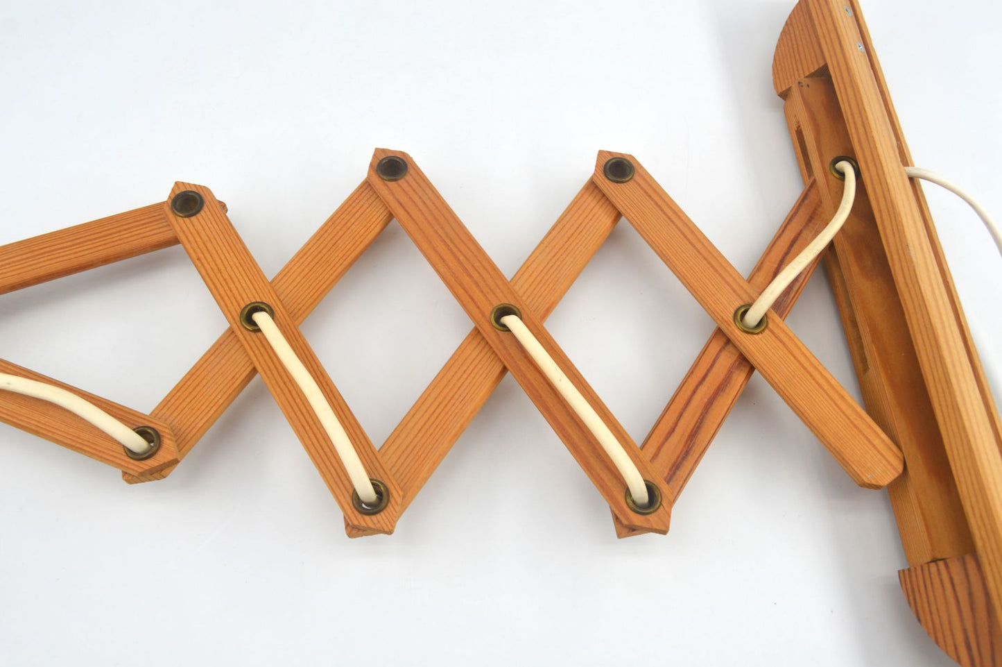 Dänische Vintage Design Scherenlampe – 1960s Mid-Century Design Wandlampe aus Holz - Skandinavischer MCM Designklassiker