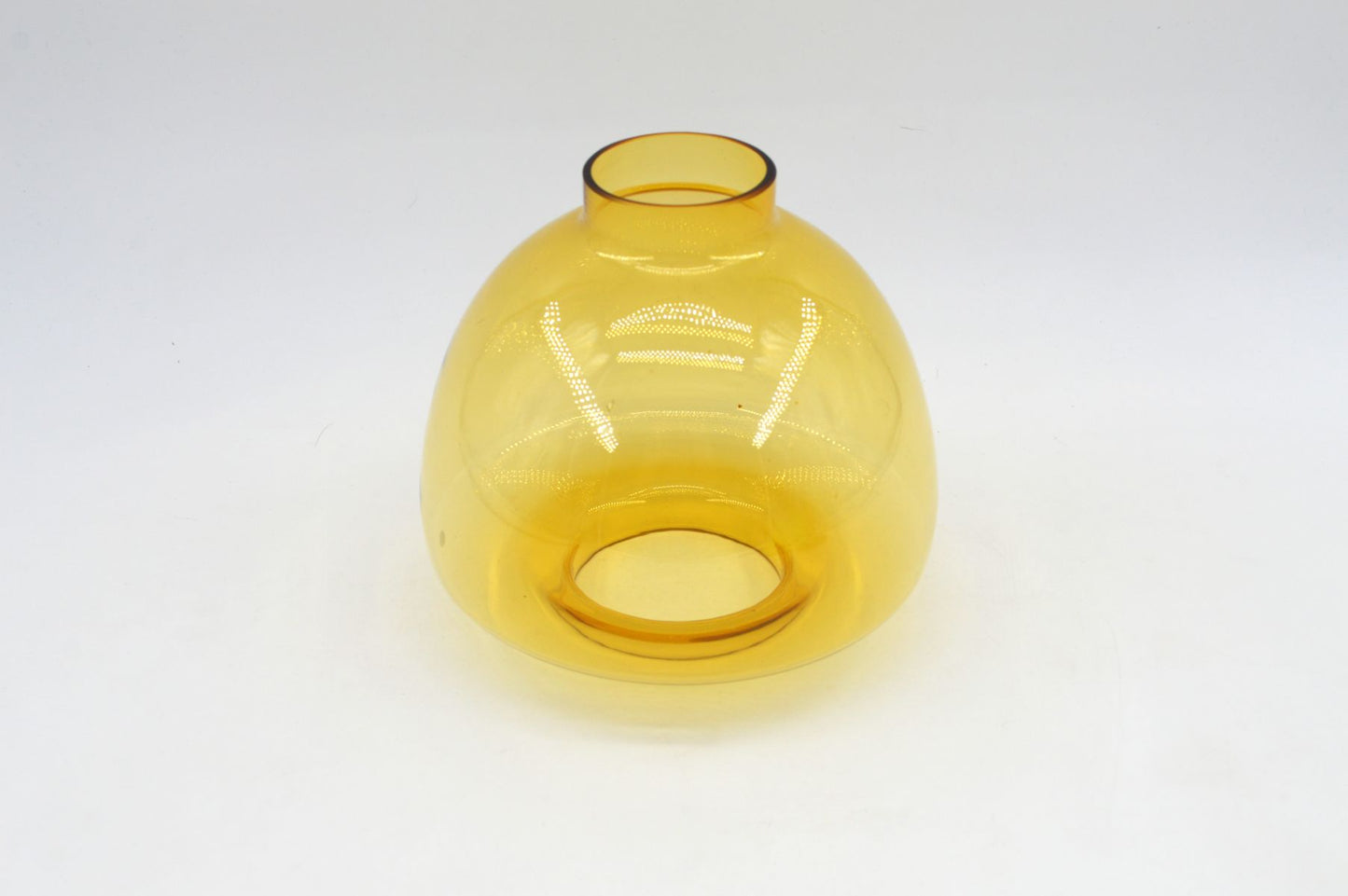 Hans Agne Jakobsson Markaryd Design Kerzenhalter L102/32 1960s Schwedischer Design Designklassiker aus Messing mit Rauchglas Lampenschirm – skandinavisches MCM Design