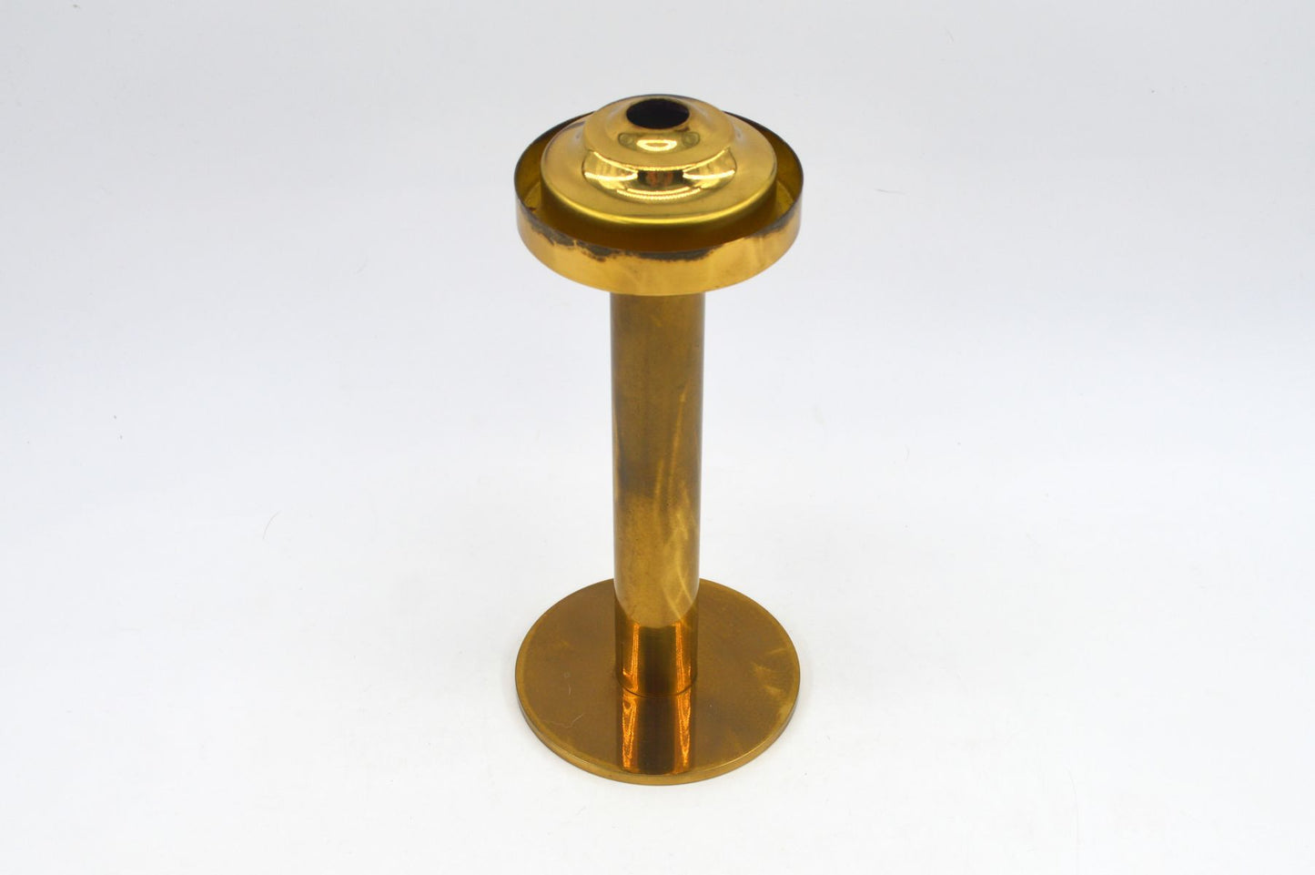 Hans Agne Jakobsson Markaryd Design Kerzenhalter L102/32 1960s Schwedischer Design Designklassiker aus Messing mit Rauchglas Lampenschirm – skandinavisches MCM Design
