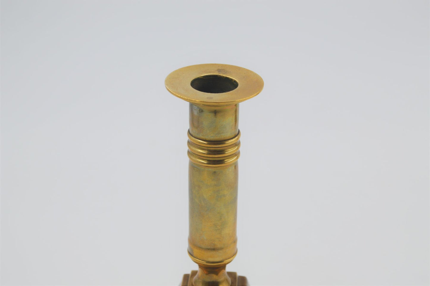 Antike dänische Jugendstil Messing Kerzenhalter 1920’s dänisches Skønvirke Design Handarbeit skandinavischer Art Nouveau