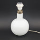 Mid-Century Michael Bang für Holmegaard Denmark "Boule" weiße Opalglas Tischlampe Michael Bang Design - 1980s MCM Designklassiker