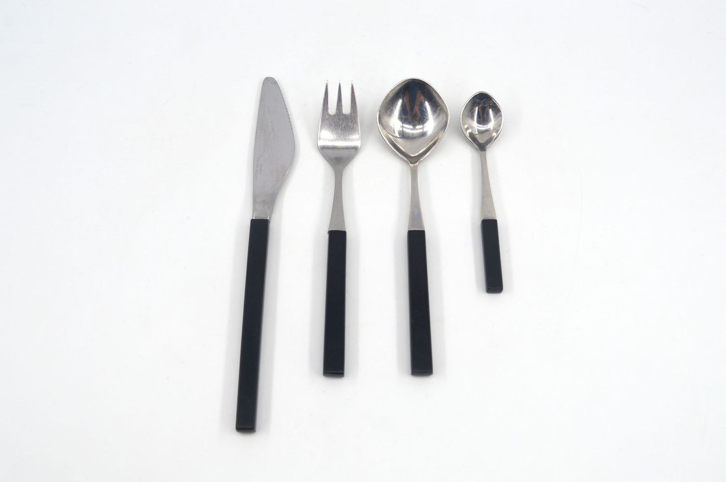 Mid-Century Lundtofte Opus Design Tias Eckhoff (1926–2016) Designbesteck 31 Teile dänisches Vintage Besteck 1980s Danish Modern Design Dansk Knivfabrik Lundtofte