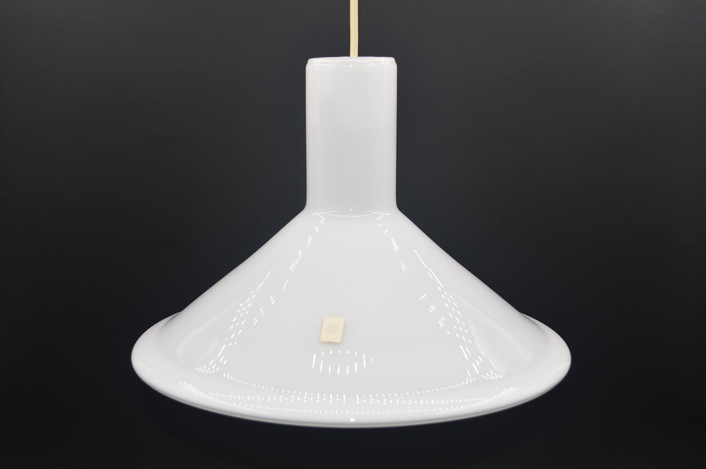 Mid-Century Modern P&T Pendellampe Michael Bang für Holmegaard Dänemark Designlampe 1970s Design Opalglas Hängelampe – dänischer Designklassiker