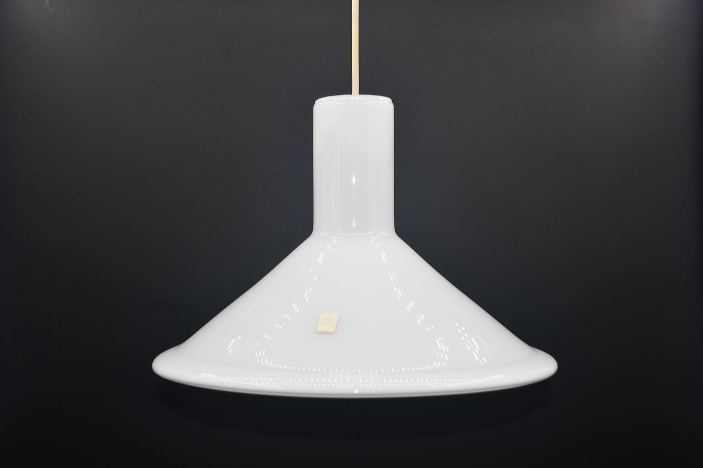 Mid-Century Modern P&T Pendellampe Michael Bang für Holmegaard Dänemark Designlampe 1970s Design Opalglas Hängelampe – dänischer Designklassiker