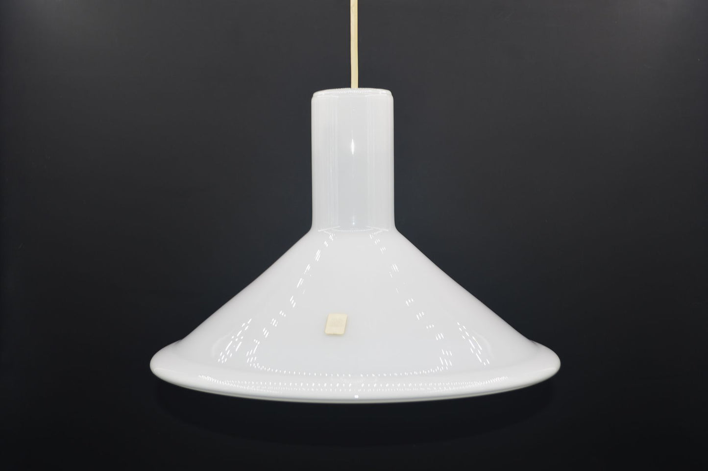 Mid-Century Modern P&T Pendellampe Michael Bang für Holmegaard Dänemark Designlampe 1970s Design Opalglas Hängelampe – dänischer Designklassiker