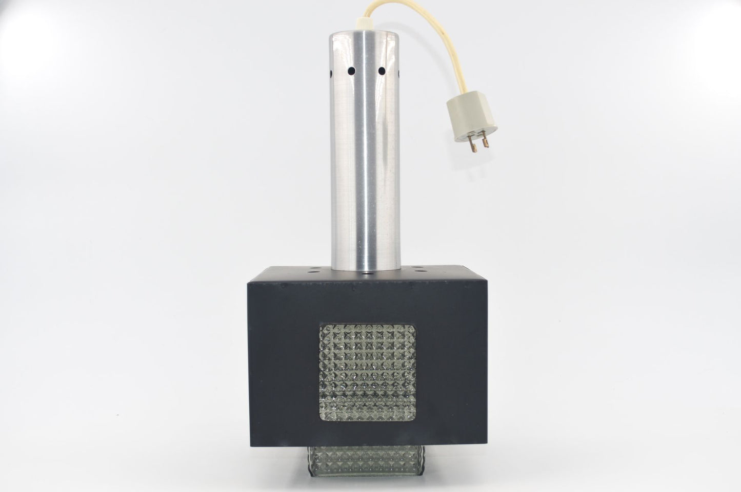 Minimalistische Mid-Century Modern dänische Design Metall Hängelampe Lyfa Danmark1970s zeitgenössische Danish Design Lampe