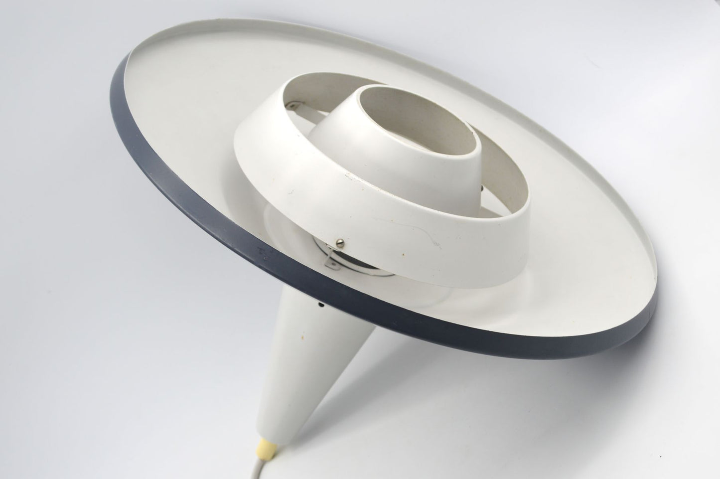 Große Minimalistische Mid-Century Pendellampe 1960 dänische Designlampe – MCM Design Hängelampe – zeitgenössisches skandinavisches Industriedesign