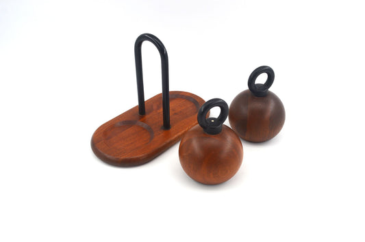 MCM Bodum Denmark kugelförmige Teakholz Salz und Pfeffer Mühlen 1980s Richard Nissen Danish Modern Designklassiker - dänisches Vintage Design