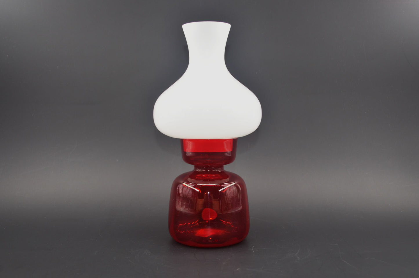 Mid-Century Modern Holmegaard Kastrup Hygge Lampe Jacob E. Bang für Holmegaard Dänemark Designlampe 1960s Design – dänischer Designklassiker