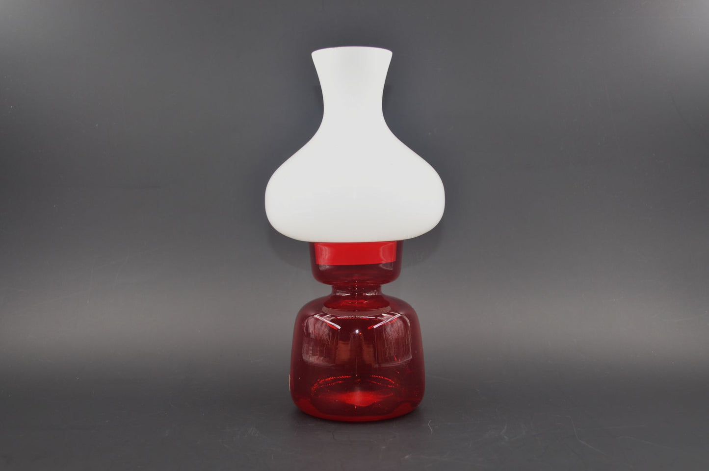 Mid-Century Modern Holmegaard Kastrup Hygge Lampe Jacob E. Bang für Holmegaard Dänemark Designlampe 1960s Design – dänischer Designklassiker