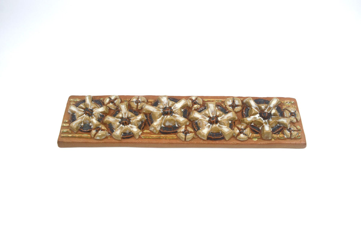 Vintage Marianne Starck Wandplatte 6318 für Michael Andersen Bornholm Keramik – 1960s MCM dänische Studiokeramik Wandrelief mit Margeriten Dekor