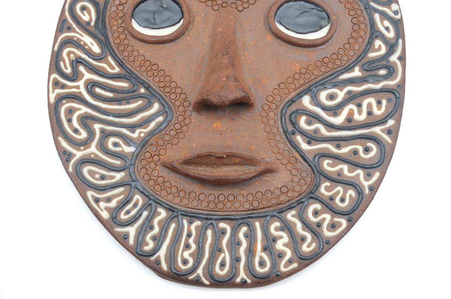 Mid-Century Modern Aase Løkken Studiokeramik Wandbild Wandskulptur 1980s African Design zeitgenössische dänische Kunstkeramik MCM Art