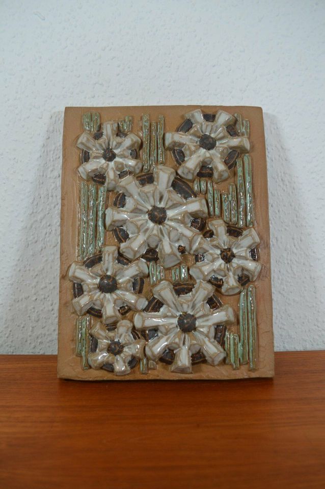 Marianne Starck für Michael Andersen Bornholm Keramik Wandplatte 6320 Margeriten 1960s Danish Design